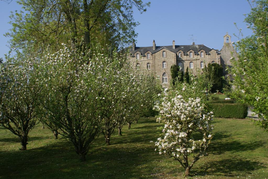 Hotel-Restaurant De L'Abbaye Plancoët Exterior foto